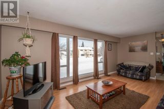 Photo 4: 4221 FIRST AVENUE in Smithers: House for sale : MLS®# R2755362