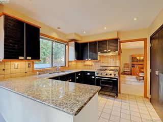 Photo 6: 839 Wavecrest Pl in VICTORIA: SE Broadmead House for sale (Saanich East)  : MLS®# 777594