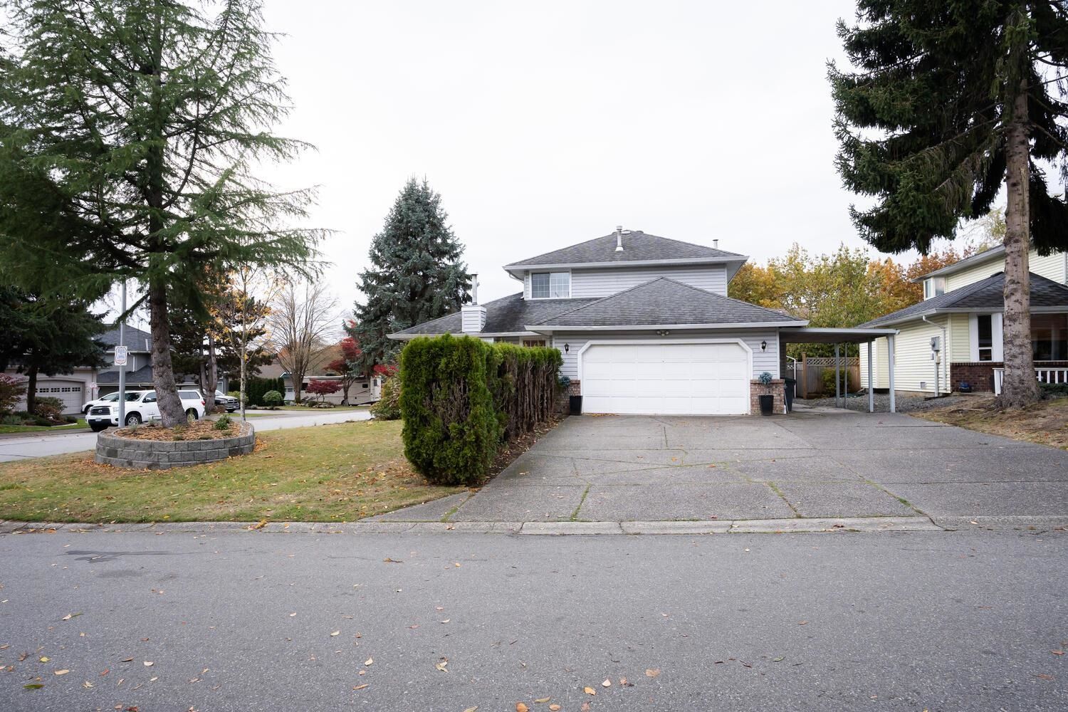 Main Photo: 16939 58A Avenue in Surrey: Cloverdale BC House for sale in "RICHARDSON RIDGE" (Cloverdale)  : MLS®# R2736956