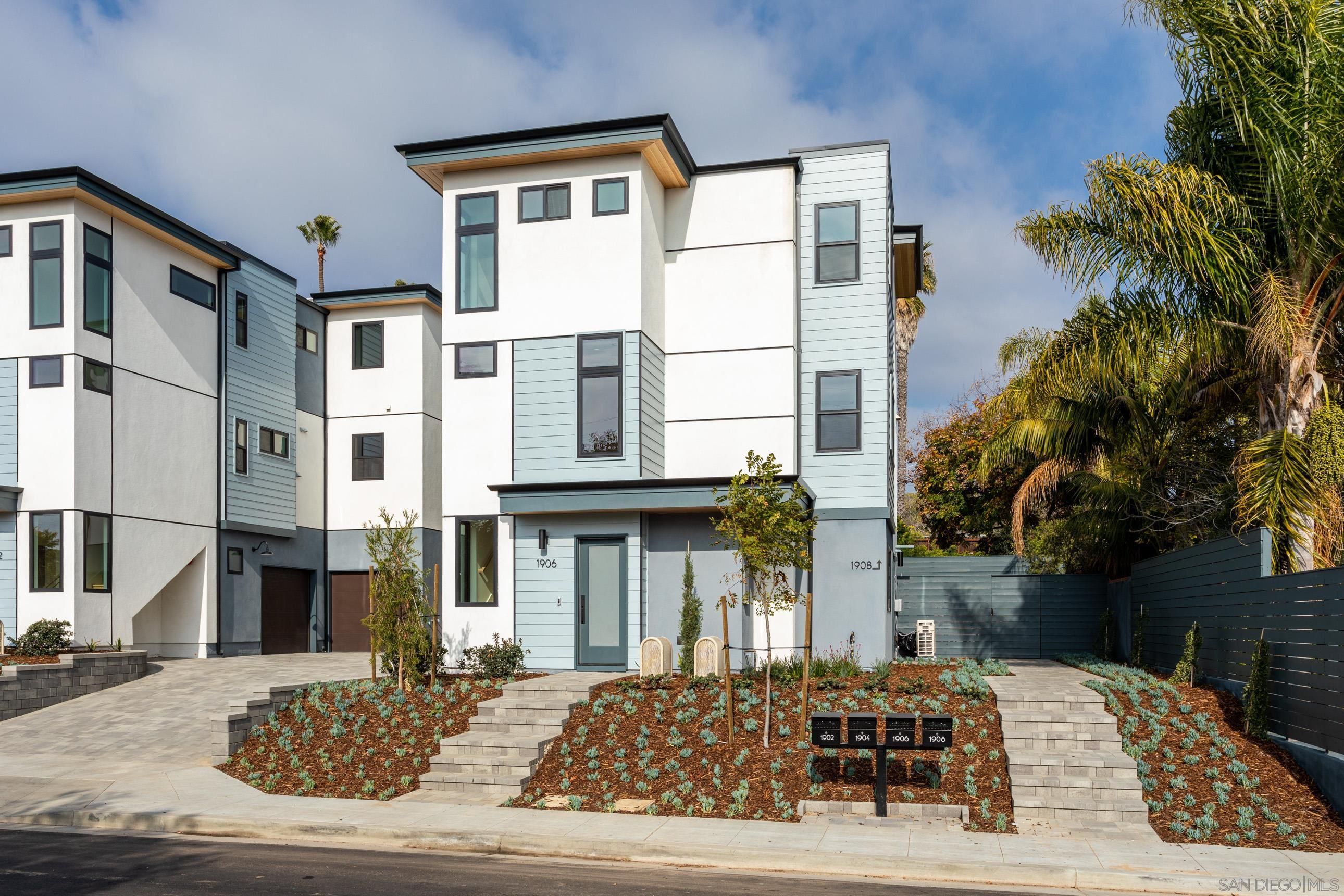 Main Photo: PACIFIC BEACH Townhouse for sale : 3 bedrooms : 1906 Chalcedony in San Diego
