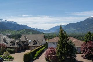 Photo 2: 1022 GLACIER VIEW Drive in Squamish: Garibaldi Highlands House for sale in "GARIBALDI HIGHLANDS" : MLS®# R2494432