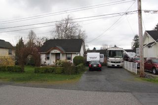 Photo 2: 46018 KING Avenue in Chilliwack: Chilliwack Proper East House for sale : MLS®# R2695572