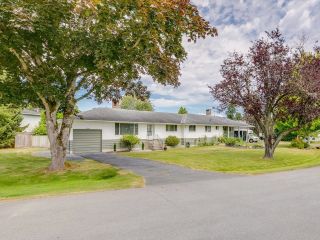 Photo 3: 5196 N WHITWORTH Crescent in Delta: Ladner Elementary House for sale (Ladner)  : MLS®# R2715582