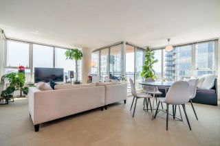 Photo 4: 1703 33 SMITHE Street in Vancouver: Yaletown Condo for sale in "COOPERS LOOKOUT" (Vancouver West)  : MLS®# R2781151