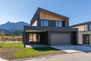 Photo 2: 2975 HUCKLEBERRY Drive in Squamish: University Highlands House for sale in "University Heights" : MLS®# R2724842