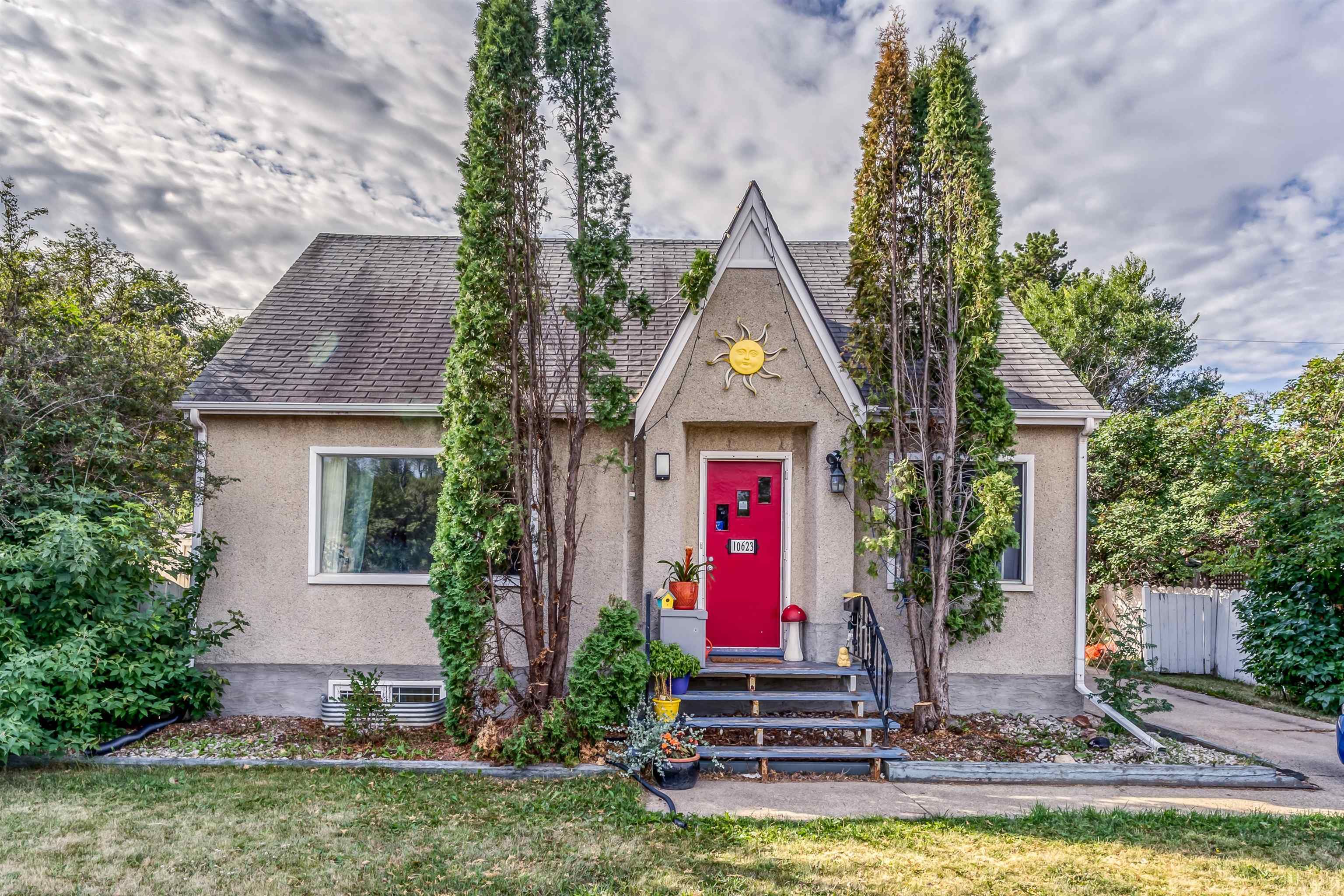 Main Photo: Pleasentview - 10623 61 AV NW in Edmonton: Zone 15 House for sale : MLS®# E4268370