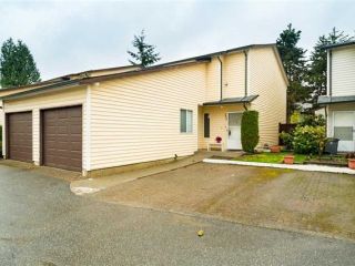 Main Photo: 104 15519 87A Avenue in Surrey: Fleetwood Tynehead Townhouse for sale : MLS®# R2544559