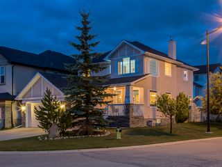 Photo 1: 311 Cresthaven Place SW in Calgary: Crestmont House for sale : MLS®# c4015009
