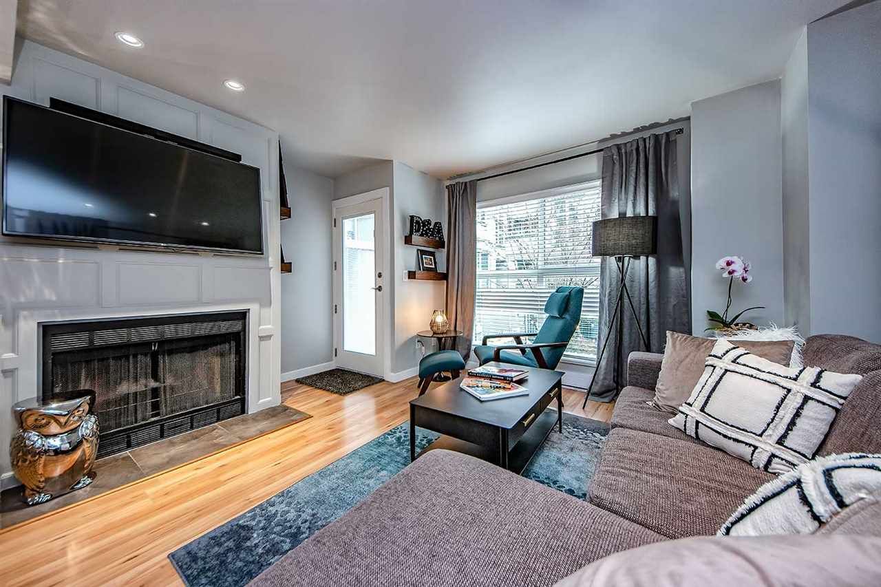 Main Photo: 9 877 W 7TH Avenue in Vancouver: Fairview VW Townhouse for sale in "EMERALD COURT" (Vancouver West)  : MLS®# R2341517