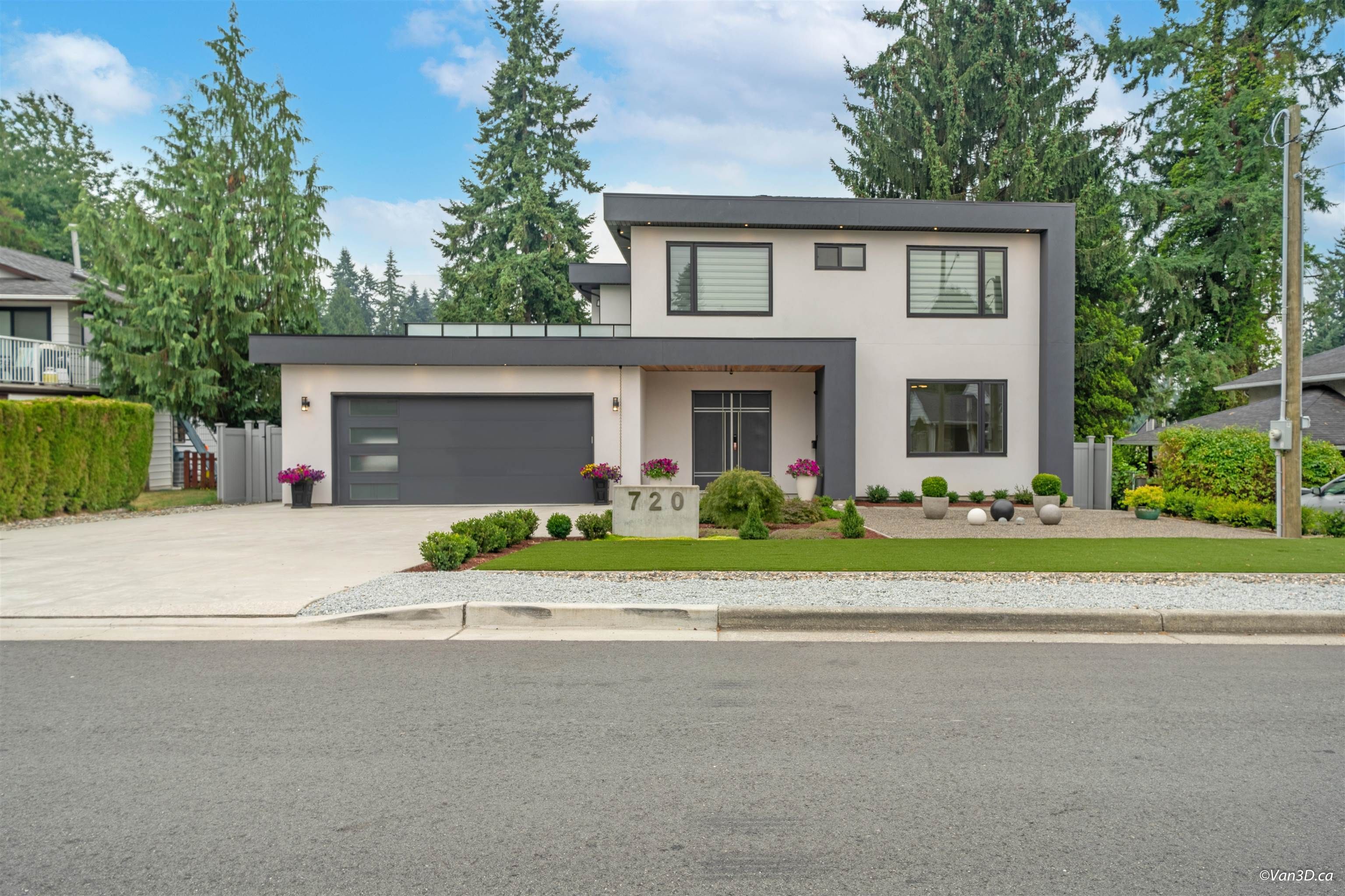 Main Photo: 720 IVY Avenue in Coquitlam: Coquitlam West House for sale : MLS®# R2810482