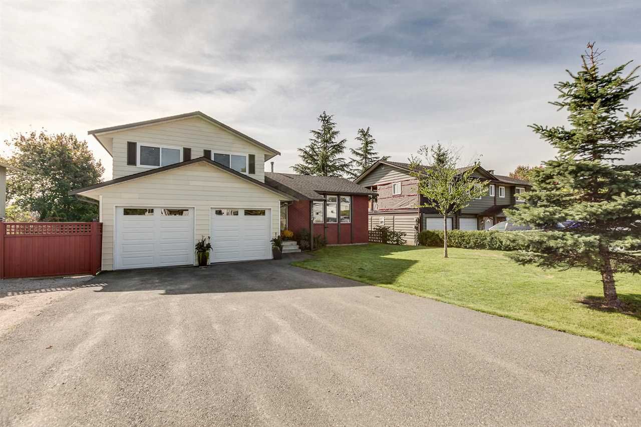 Main Photo: 19854 S WILDWOOD Crescent in Pitt Meadows: South Meadows House for sale : MLS®# R2024380