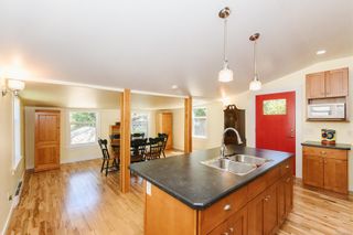 Photo 10: 1744 Bay St in Victoria: Vi Jubilee House for sale : MLS®# 933418