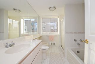 Photo 16: 6 1717 DUCHESS Avenue in West Vancouver: Ambleside Condo for sale in "THE REGENT" : MLS®# R2233596