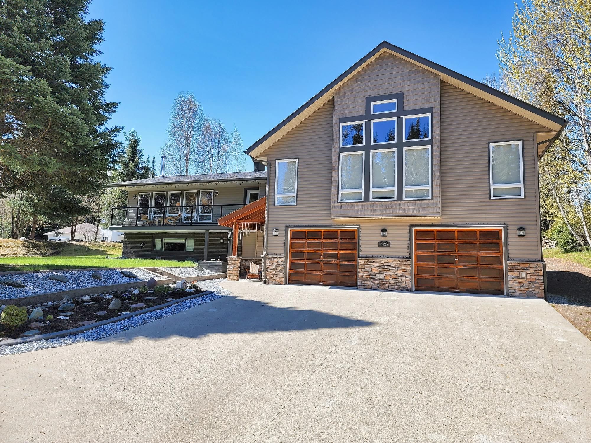 Main Photo: 7125 VALLEYVIEW Drive in Prince George: Emerald House for sale (PG City North)  : MLS®# R2691804