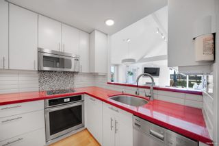 Photo 20: 418 965 W 15TH Avenue in Vancouver: Fairview VW Condo for sale in "FIFTEEN OAKS" (Vancouver West)  : MLS®# R2873324
