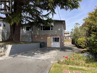 Photo 1: 266 Sims Ave in Saanich: House for sale : MLS®# 961436