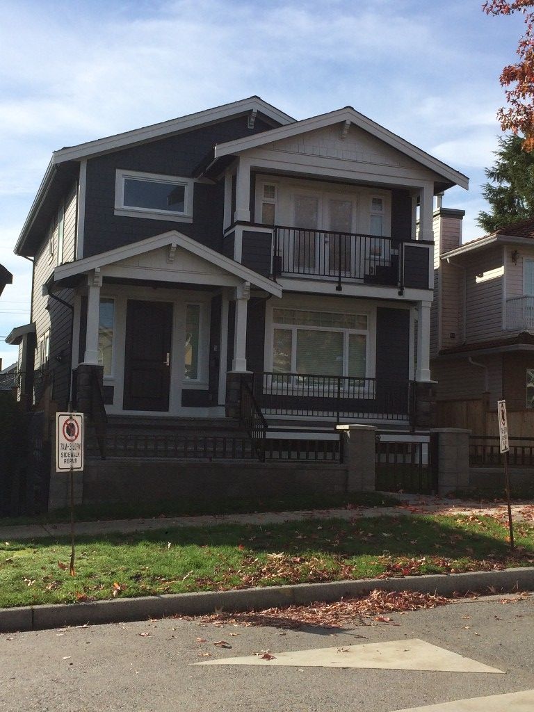 Main Photo: 4258 DUNDAS Street in Burnaby: Vancouver Heights House for sale in "VANCOUVER HEIGHTS" (Burnaby North)  : MLS®# V1106874