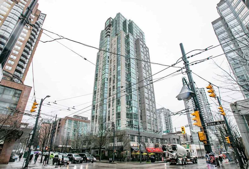 FEATURED LISTING: 805 - 1188 HOWE Street Vancouver