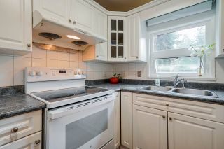 Photo 12: 4290 BRIDGEWATER Crescent in Burnaby: Cariboo Townhouse for sale in "VILLAGE DEL PONTE" (Burnaby North)  : MLS®# R2484884