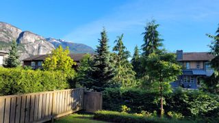 Photo 3: 1155 NATURES Gate in Squamish: Downtown SQ Townhouse for sale in "NATURE'S GATE AT EAGLEWIND" : MLS®# R2706791