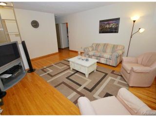 Photo 2: 144 Moore Avenue in WINNIPEG: St Vital Residential for sale (South East Winnipeg)  : MLS®# 1421829