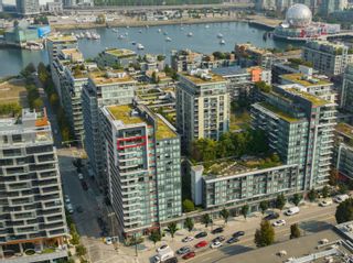 Photo 2: 1703 1788 COLUMBIA Street in Vancouver: False Creek Condo for sale in "EPIC AT WEST" (Vancouver West)  : MLS®# R2832304