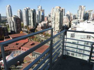 Photo 3: 2206 1199 MARINASIDE Crescent in Vancouver: Yaletown Condo for sale in "AQUARIUS ONE" (Vancouver West)  : MLS®# R2116053