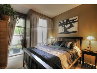 Photo 11: 11 704 W 7TH Avenue in Vancouver: Fairview VW Townhouse for sale in "HEATHER PARK" (Vancouver West)  : MLS®# V1063948