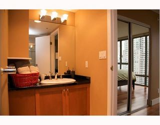 Photo 7: 2304 950 CAMBIE Street in Vancouver: Downtown VW Condo for sale in "LANDMARK PACIFIC" (Vancouver West)  : MLS®# V799371