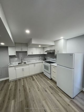 Photo 3: 167 Macedonia Crescent in Mississauga: Fairview House (2-Storey) for lease : MLS®# W8422146