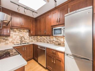 Photo 14: 108 995 W 7TH Avenue in Vancouver: Fairview VW Townhouse for sale in "OAKVIEW TOWNHOMES" (Vancouver West)  : MLS®# R2168359