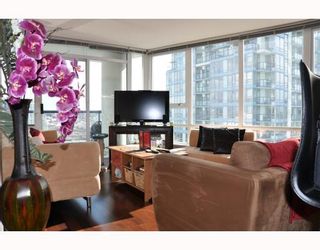 Photo 2: 2202 928 BEATTY Street in Vancouver: Downtown VW Condo for sale in "THE MAX" (Vancouver West)  : MLS®# V778385