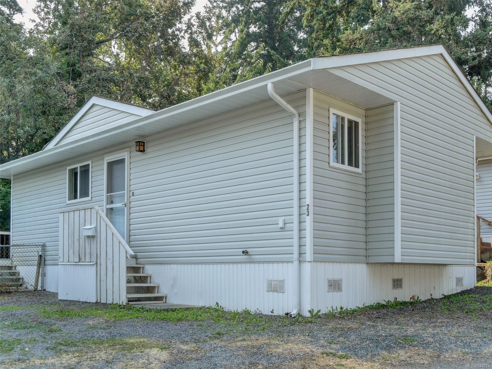 Main Photo: 23 1201 Craigflower Rd in View Royal: VR Glentana Manufactured Home for sale : MLS®# 941674