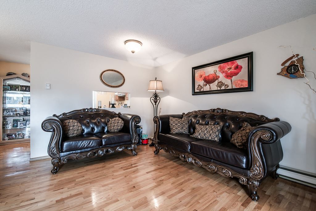 Photo 5: Photos: 3472 NAIRN Avenue in Vancouver: Champlain Heights Townhouse for sale in "COUNTRY LANE" (Vancouver East)  : MLS®# R2358449