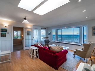 Photo 2: 3195 W Island Hwy in Qualicum Beach: PQ Qualicum Beach House for sale (Parksville/Qualicum)  : MLS®# 919917