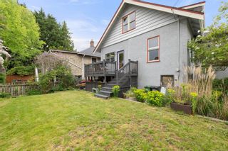Photo 2: 2556 Roseberry Ave in Victoria: Vi Fernwood House for sale : MLS®# 905763