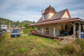 Photo 3: 1643 VICTORIA AVENUE in Rossland: House for sale : MLS®# 2473445