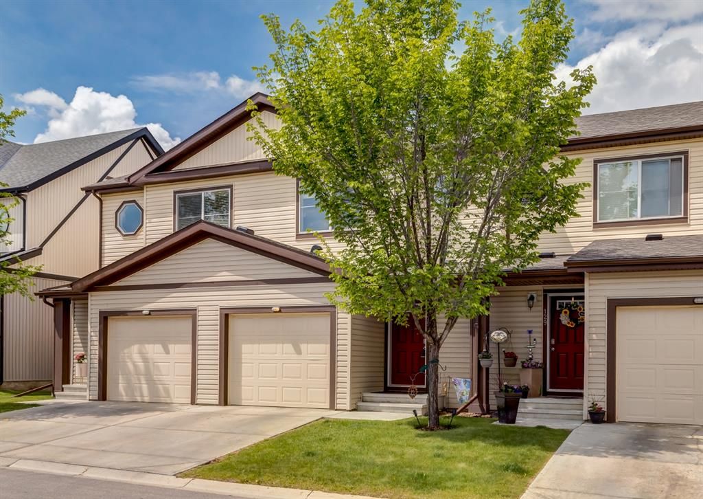 Main Photo: 125 Copperpond Landing SE in Calgary: Copperfield Row/Townhouse for sale : MLS®# A1225439