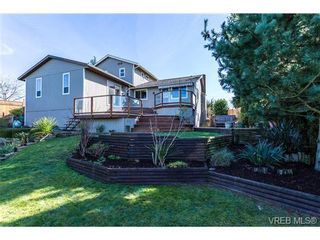 Photo 2: 810 Cameo St in VICTORIA: SE High Quadra House for sale (Saanich East)  : MLS®# 723389
