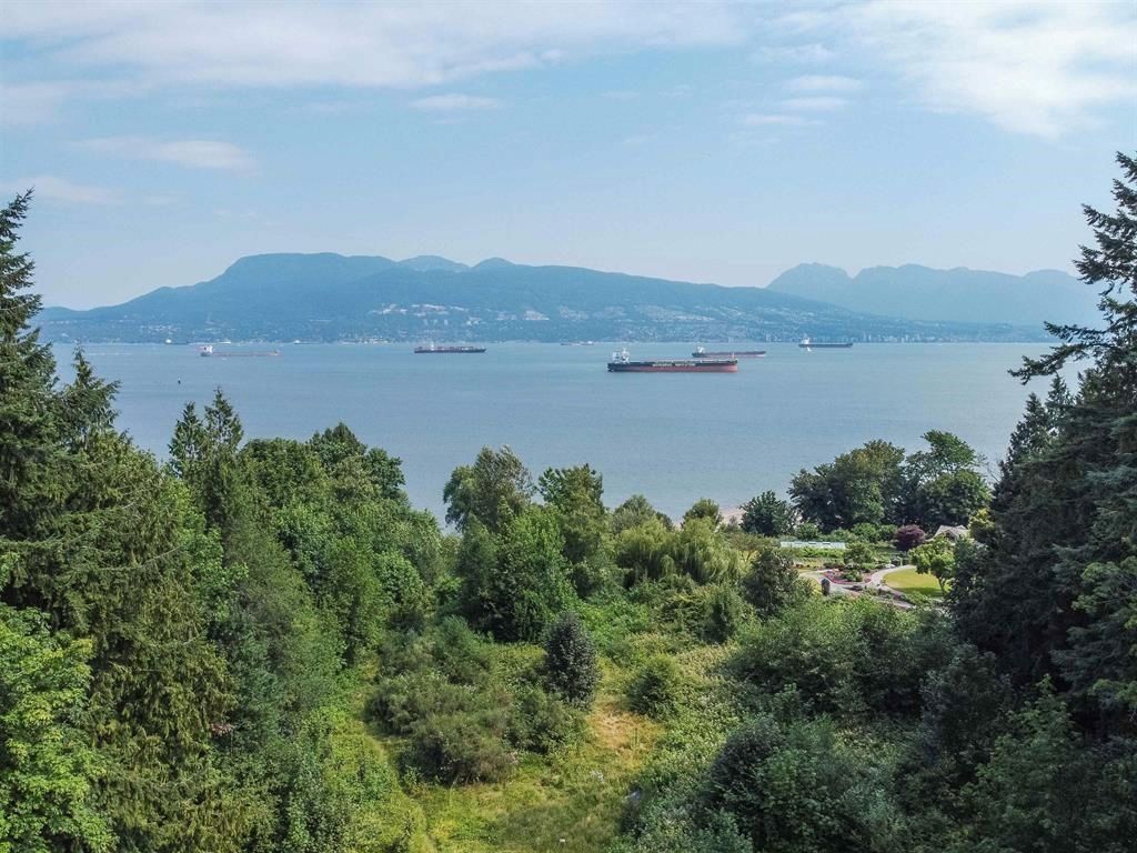 Main Photo: 4883 BELMONT Avenue in Vancouver: Point Grey House for sale (Vancouver West)  : MLS®# R2701354