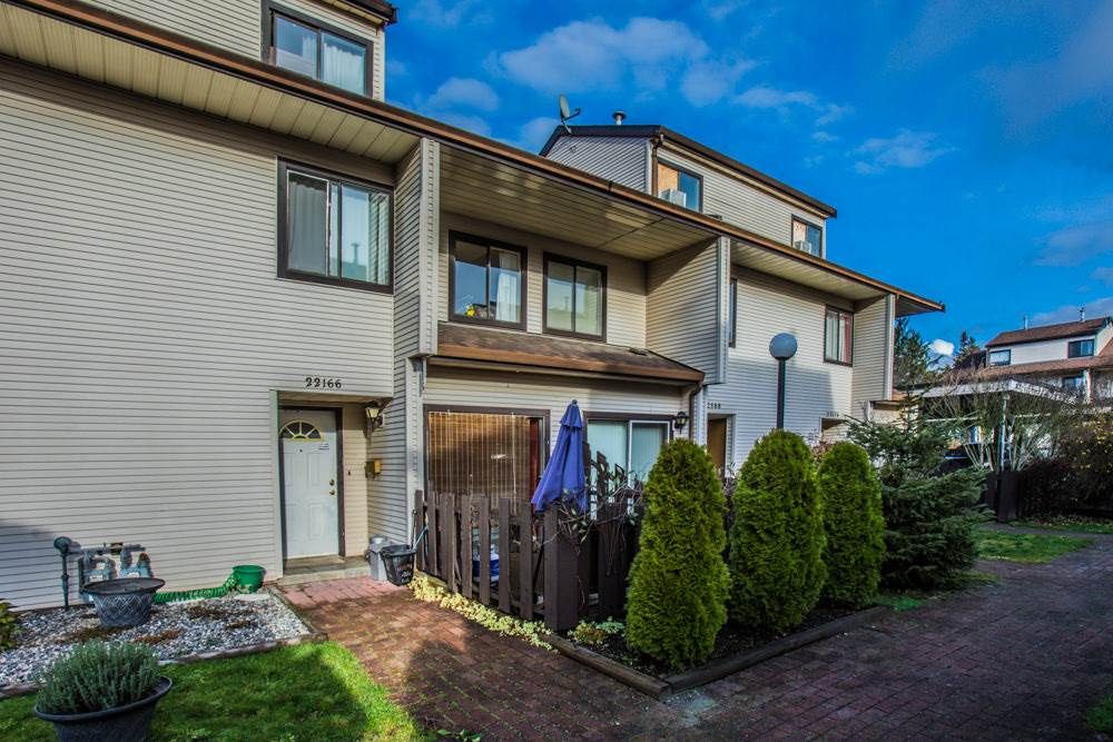 Main Photo: 22166 122 Avenue in Maple Ridge: West Central Townhouse for sale in "GOLDEN EARS PLACE" : MLS®# R2379206