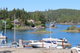 Photo 2: 5B 12849 LAGOON Road in Madeira Park: Pender Harbour Egmont Townhouse for sale in "PAINTED BOAT RESORT" (Sunshine Coast)  : MLS®# R2093697