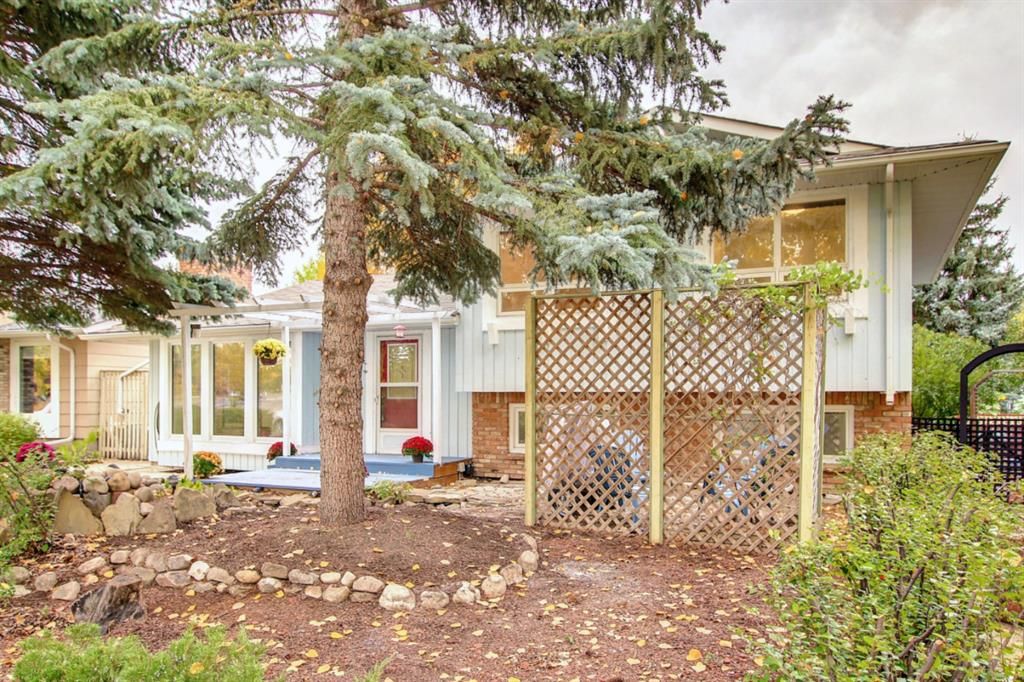 Main Photo: 248 Midlake Boulevard SE in Calgary: Midnapore Detached for sale : MLS®# A1144224