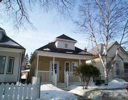 Main Photo: 382 MARTIN Avenue West in Winnipeg: East Kildonan Single Family Detached for sale (North East Winnipeg)  : MLS®# 2603973