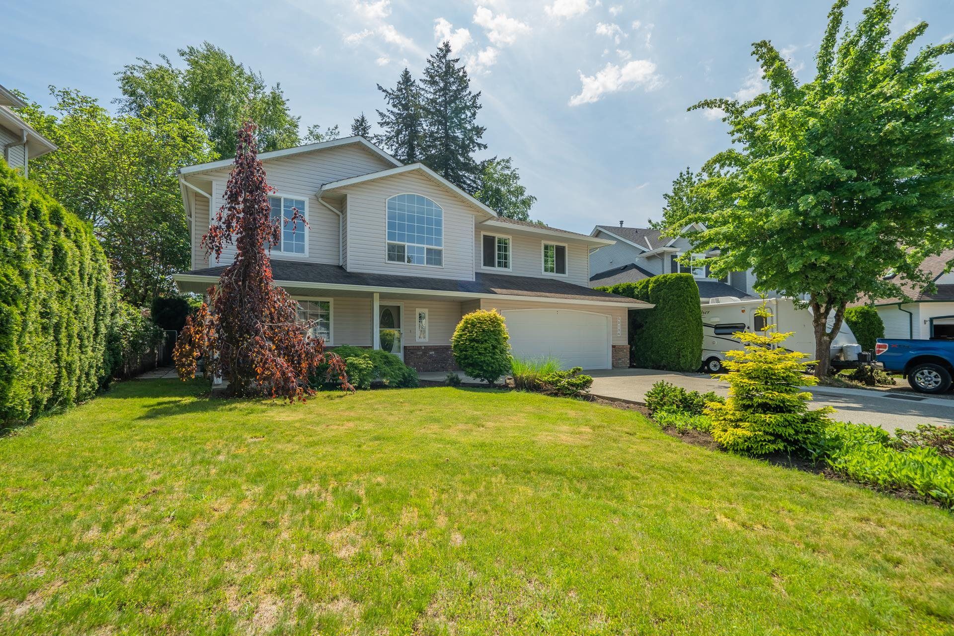 Main Photo: 35136 CHRISTINA Place in Abbotsford: Abbotsford East House for sale in "Sandyhill" : MLS®# R2779889
