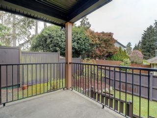 Photo 2: B 2220 Sooke Rd in Colwood: Co Hatley Park Row/Townhouse for sale : MLS®# 962316