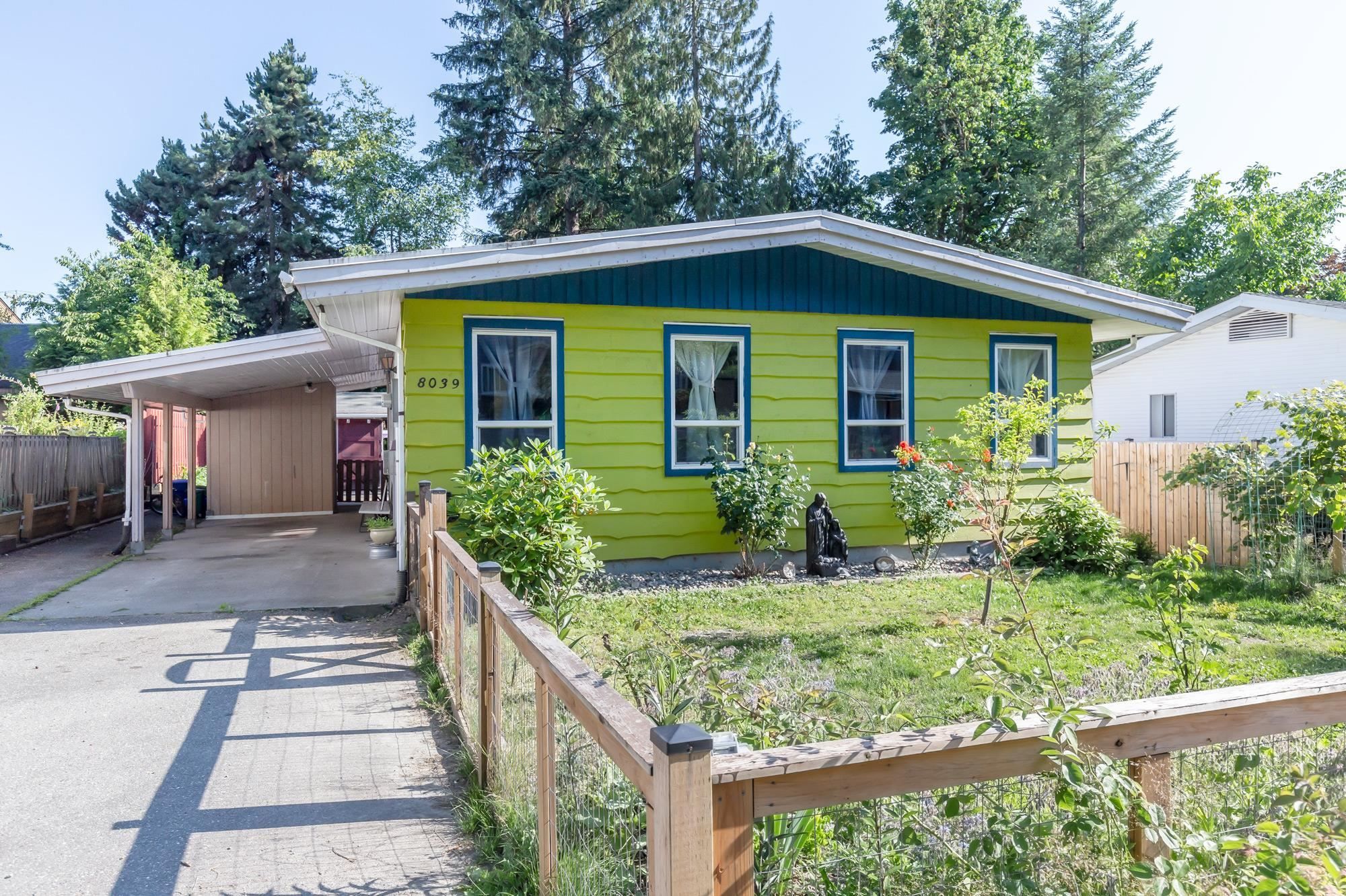 Main Photo: 8039 CARIBOU Street in Mission: Mission BC House for sale : MLS®# R2829466