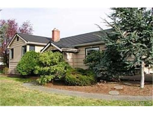 Main Photo: 4155 Tyndall Ave in VICTORIA: SE Gordon Head House for sale (Saanich East)  : MLS®# 324874