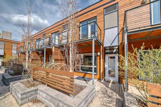 Photo 2: 209 118 8 Street NE in Calgary: Bridgeland/Riverside Row/Townhouse for sale : MLS®# A2111172