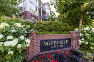 Photo 2: 107 2167 152 Street in Surrey: Sunnyside Park Surrey Condo for sale in "MURFIELD GARDENS" (South Surrey White Rock)  : MLS®# R2724878